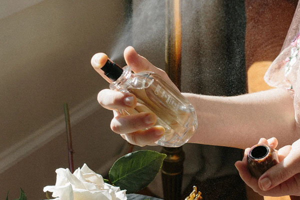 香水怎麼噴？男女必學5個技巧