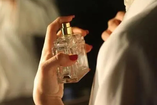 香水怎麼噴？男女必學5個技巧